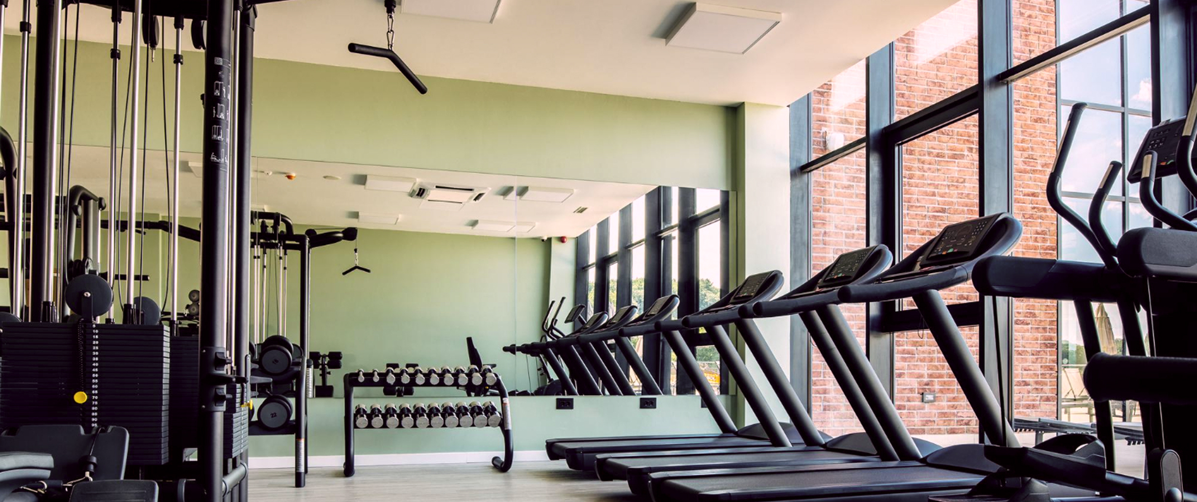 спорт зал, здесь ты станешь жестким качком